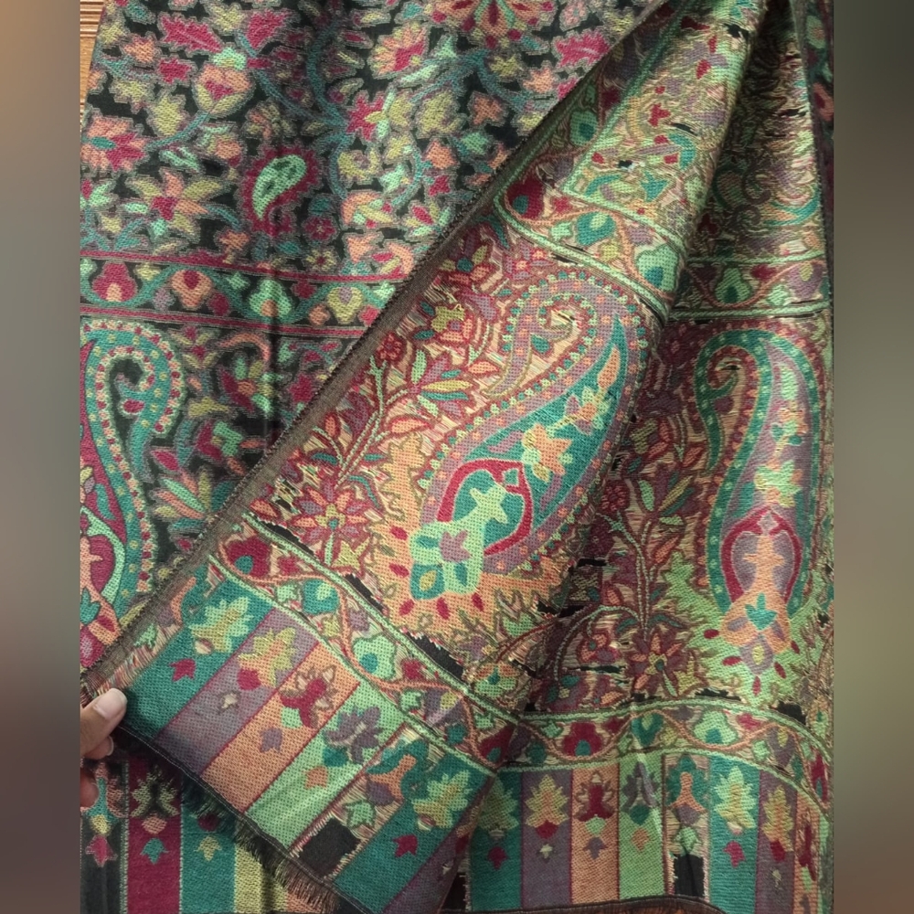 An elegant design Pashmina scarf- Interchangable; Can be worn both inside out